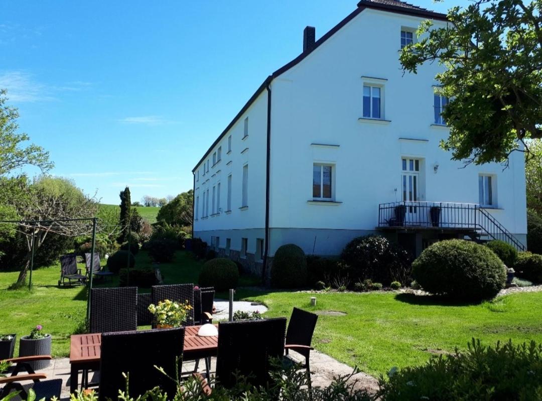 Altes Bauernhaus Im Gruenen Steffenshagen Luaran gambar